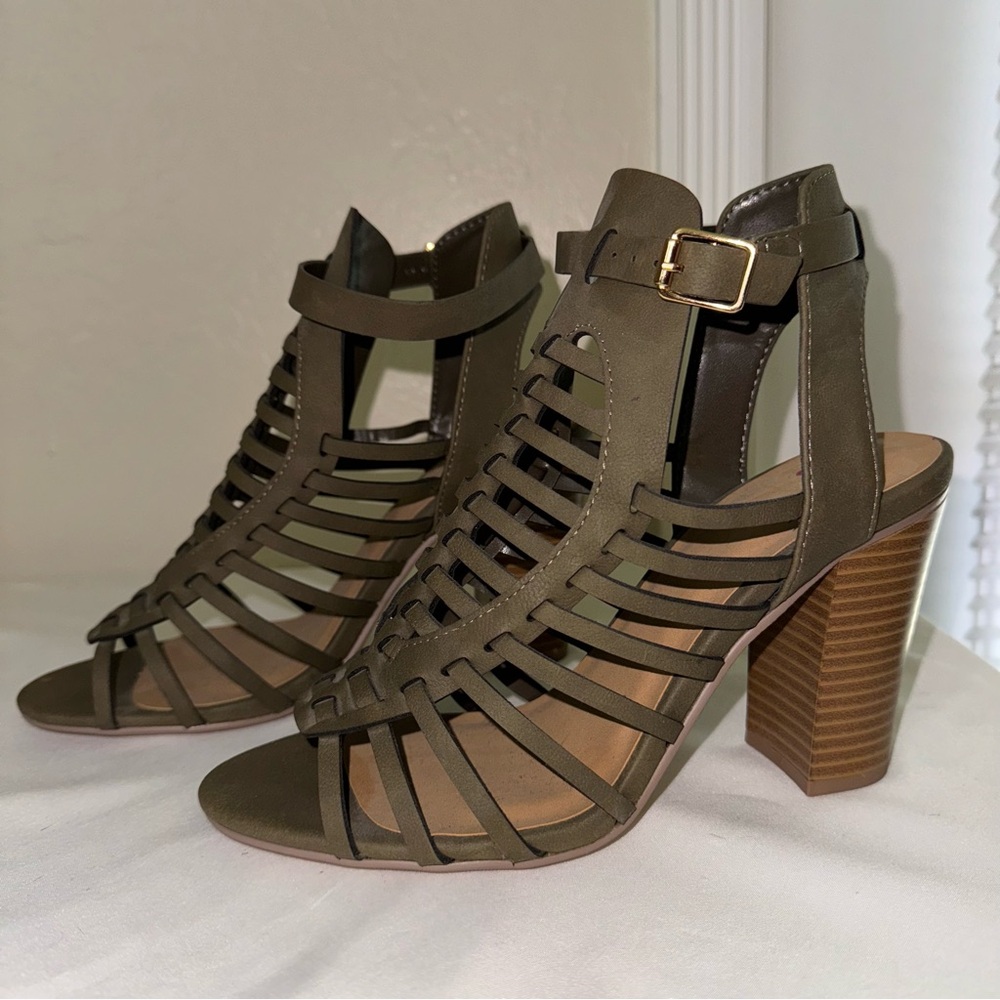 Heart and D Green Block Heels Size 8